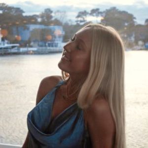 Meet your Posher, Chloe